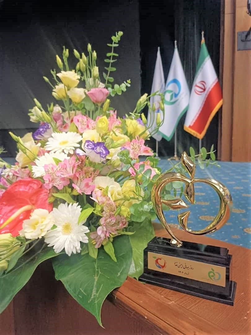 کسب عنوان واحد برتر صنایع غذایی کشور از نظر ایمنی،سلامت و کیفیت در سال 1402 