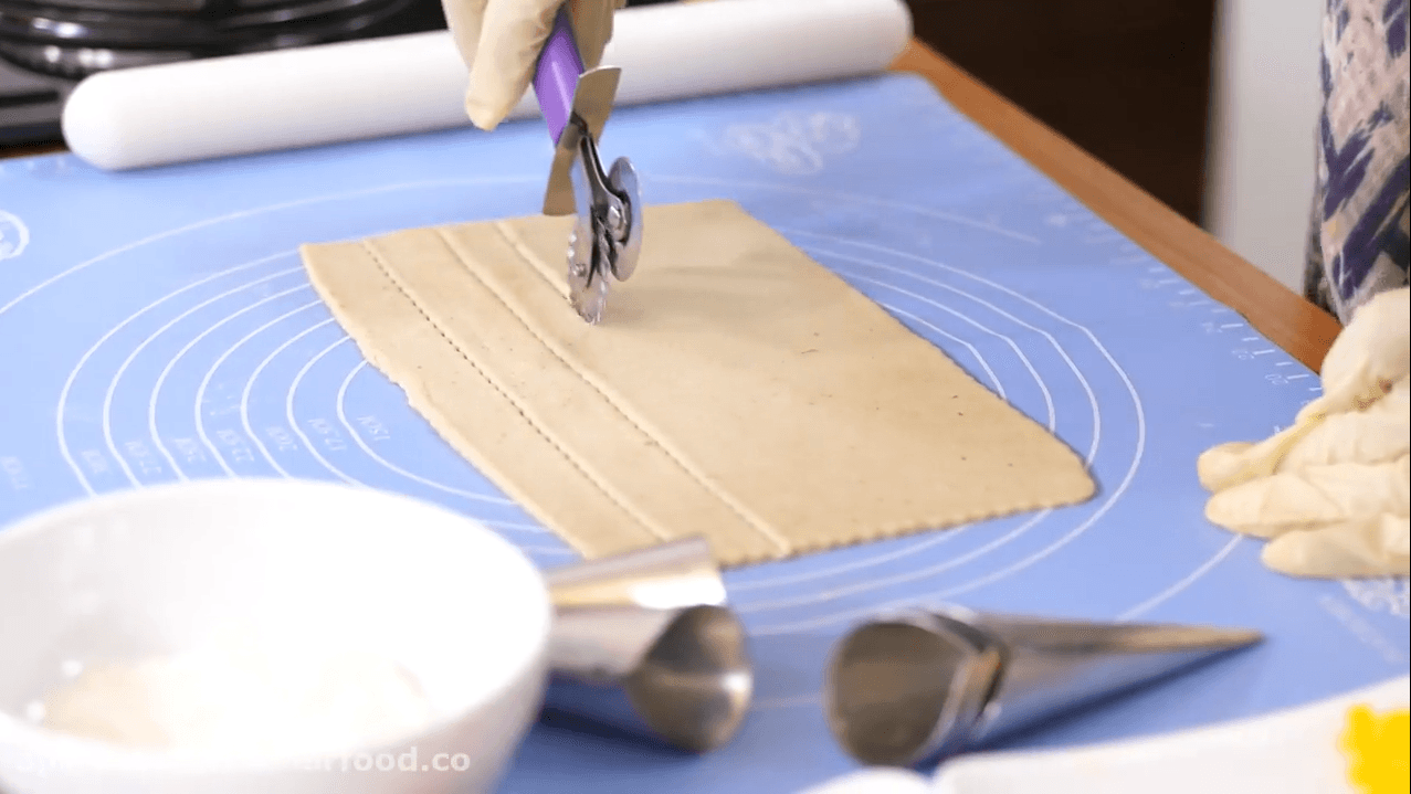 برش نان پیتزا قیفی