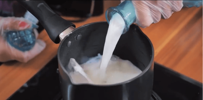 اضافه کردن شیر به محلبی