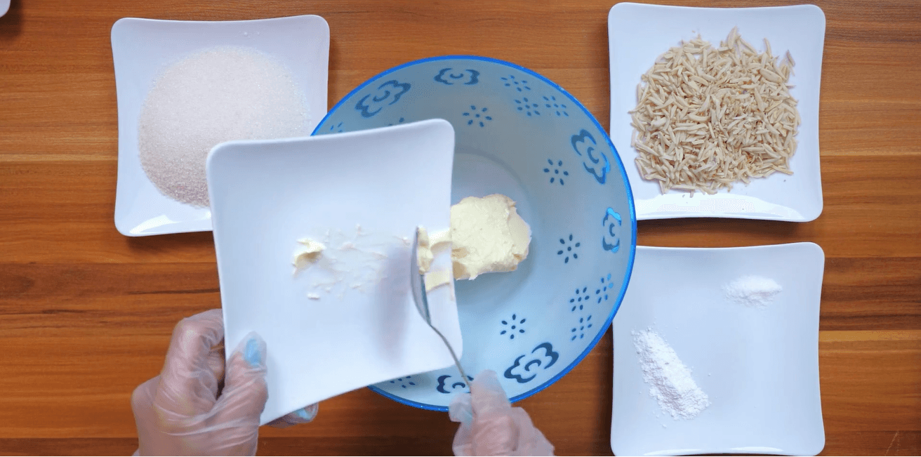 تهیه کیک زردالو