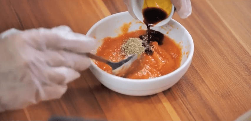 اضافه کردن زعفران به حلوای هویج