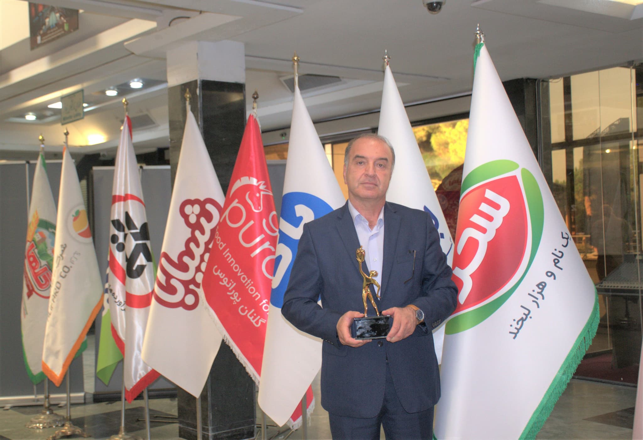 دریافت تندیس جشنواره ملی غذا توسط شرکت سحر