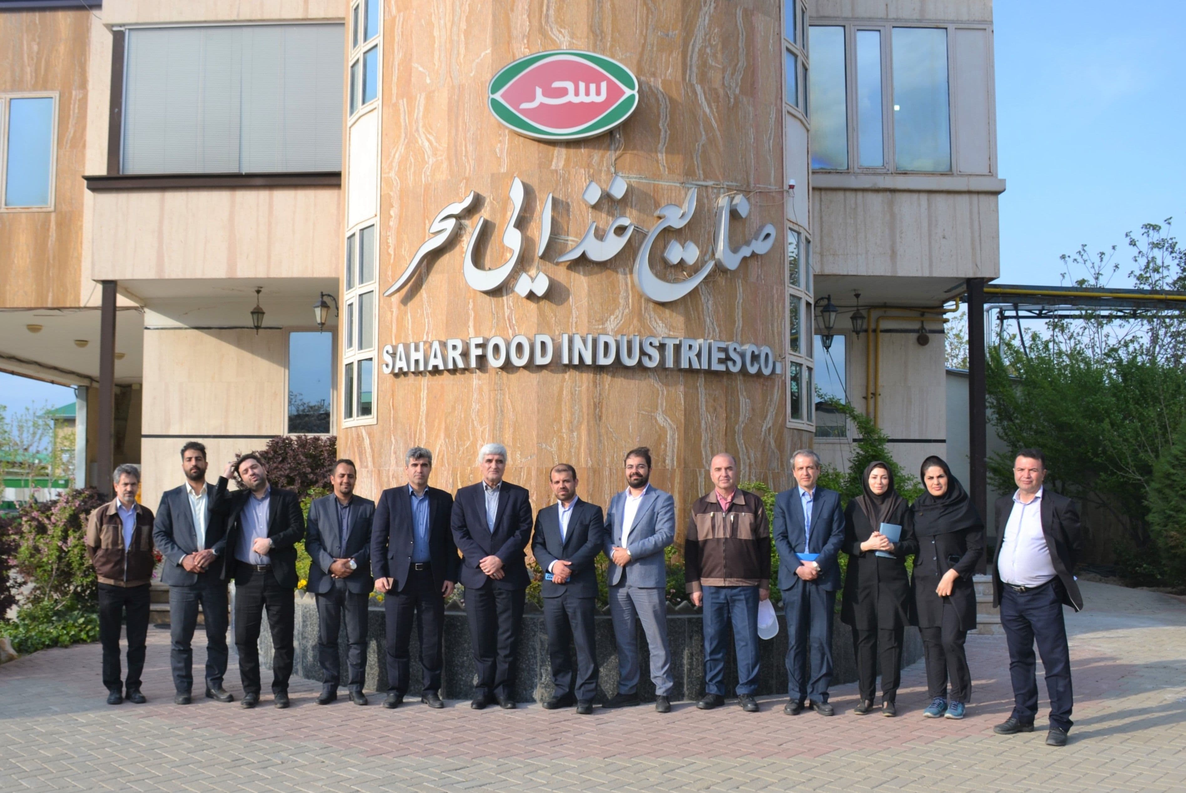 بازدید مشاور محترم وزیر امور اقتصادی و دارایی از کارخانه شرکت صنایع غذایی سحر